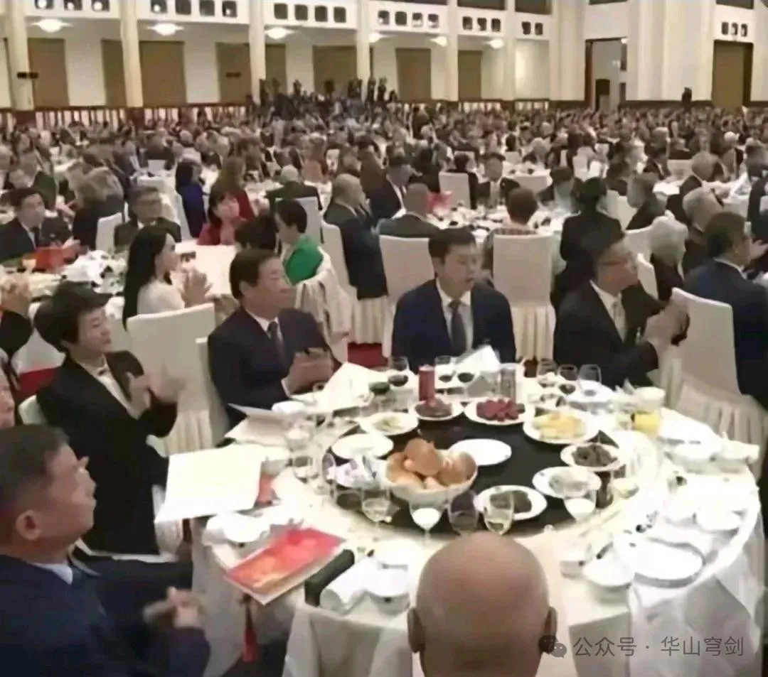 国庆75周年招待会，出现几个意想不到的情况