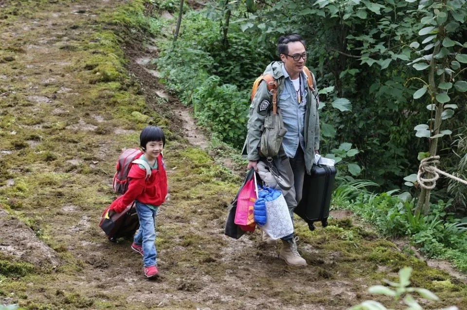 吴镇宇16岁儿子亮相综艺节目，身形健壮引热议