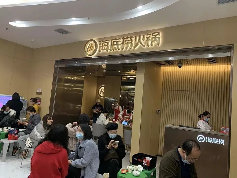 小城贵妇也降级了:孩子从私立转公立,很久不吃海底捞