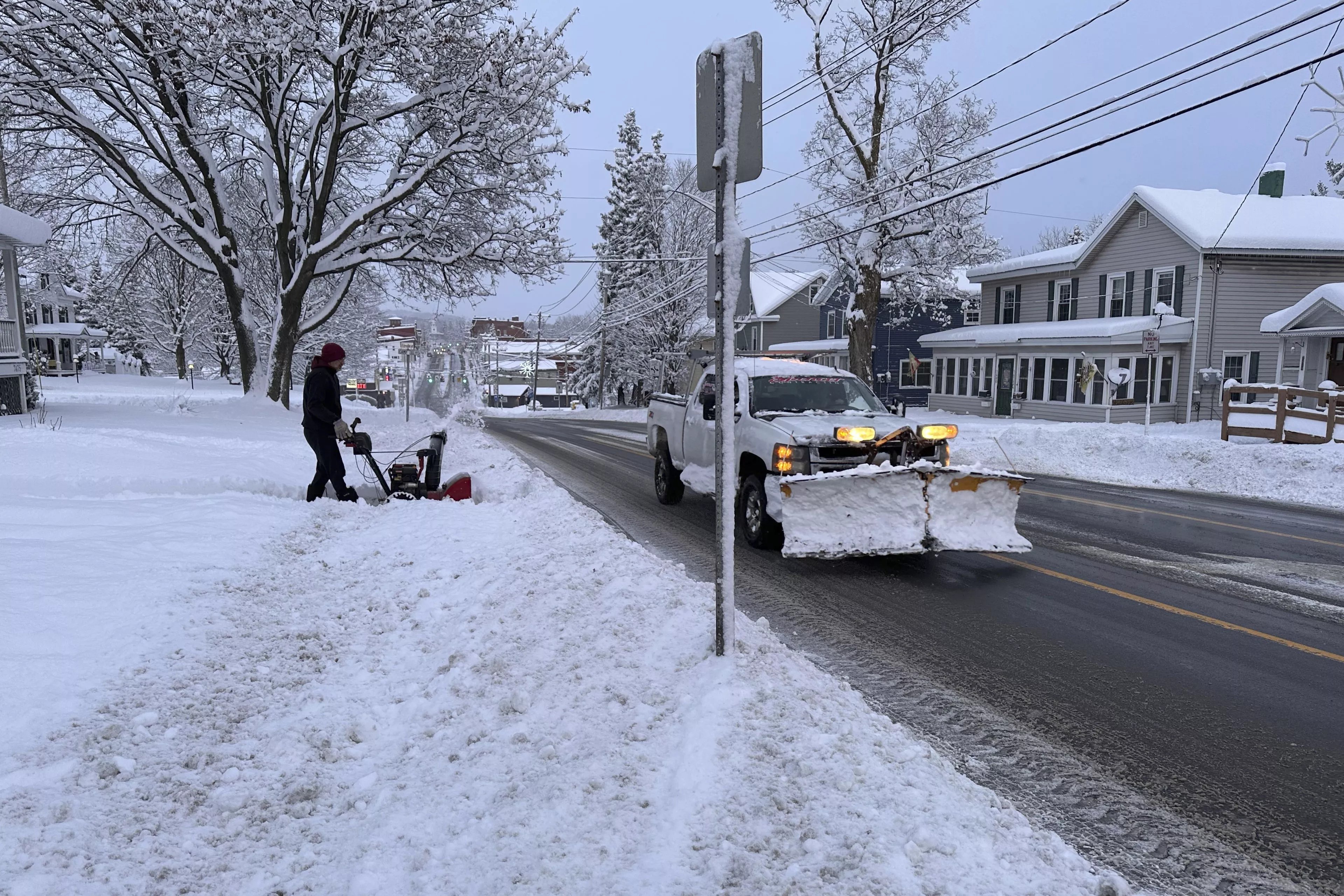 暴雪感恩节狂袭美国！纽约州积雪1m「紧急状态」