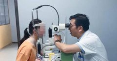 视力越来越差  她眼里竟长了“一朵牵牛花”