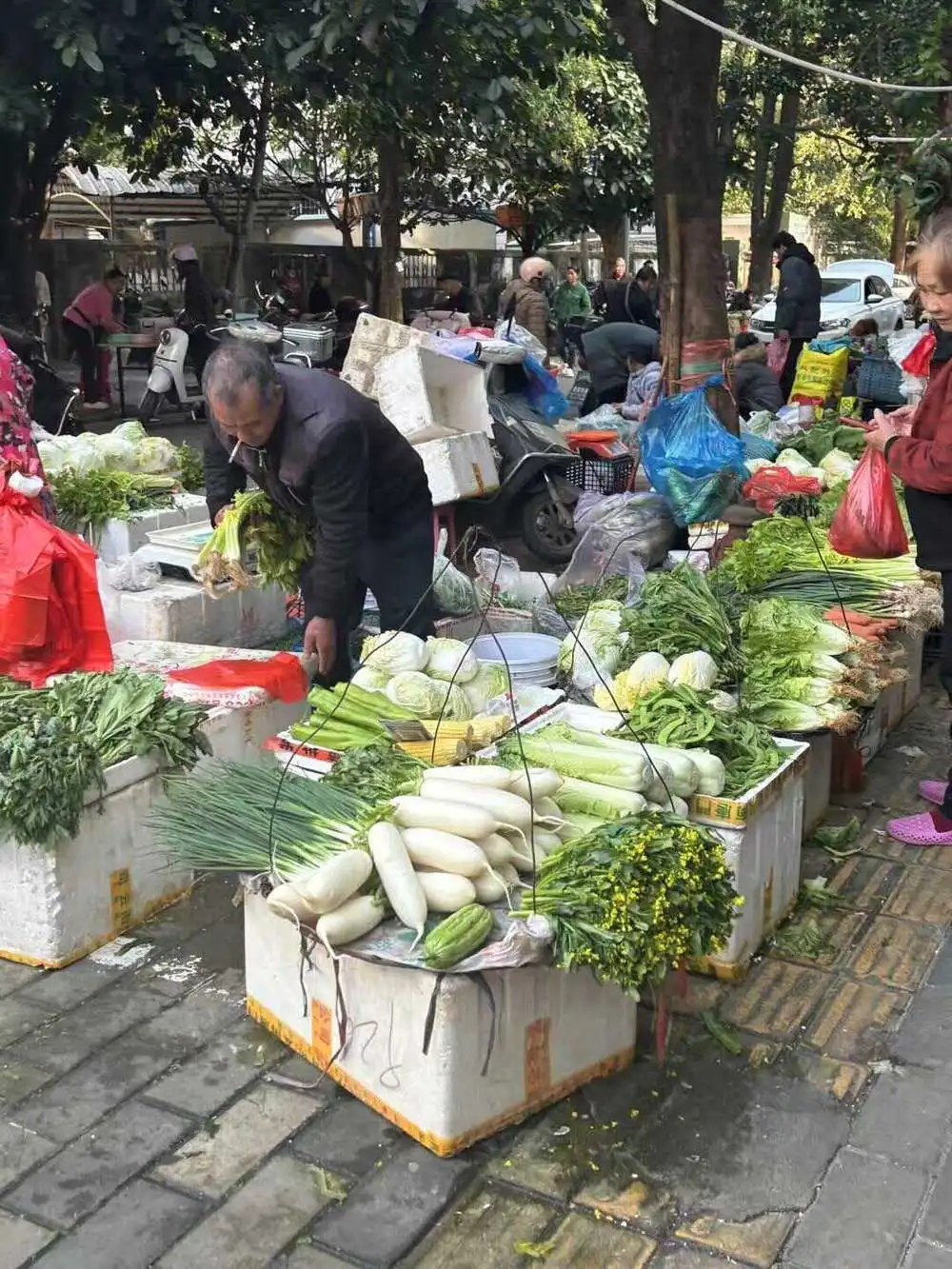 抢微波炉热饭，打工人的世界大战