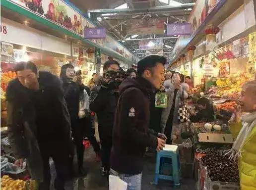 抢微波炉热饭，打工人的世界大战