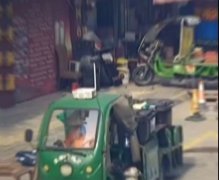 江苏大懵女遗300万翡翠 清洁工当垃圾运走