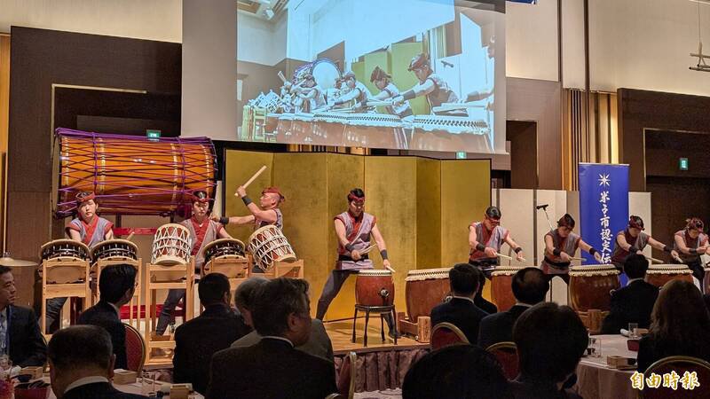 台日观光高峰论坛欢迎晚宴,鸟取县米子市太鼓队表演。(记者林翠仪摄) 台日观光高峰论坛欢迎晚宴,鸟取县米子市太鼓队表演。(记者林翠仪摄)