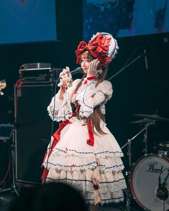 史上最可爱伪娘 “女装13年” 真身是47岁大叔