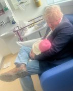 英国60岁前首相约翰逊 迎来第9个小孩