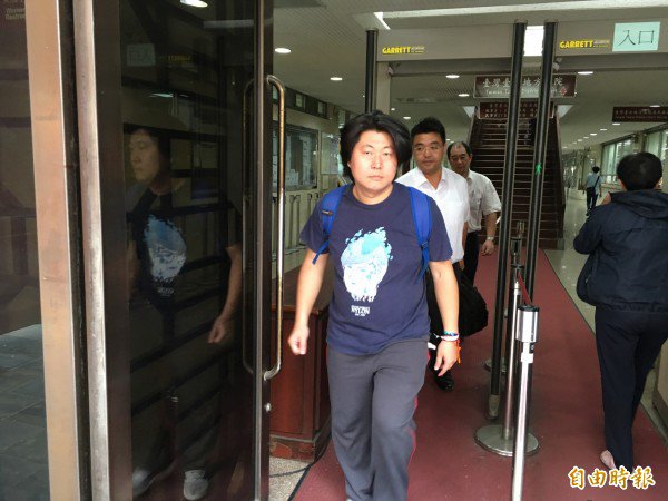 「大肠花论坛」主办人「音地大帝」姚介祥,被控违反集游法,台北地院今判无罪。(记者张文川摄) 「大肠花论坛」主办人「音地大帝」姚介祥,被控违反集游法,台北地院今判无罪。(记者张文川摄)