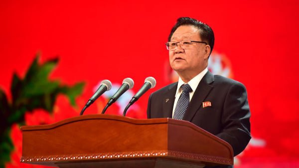 2024年4月12日，朝鲜最高人民会议常任委员会委员长崔龙海在平壤大剧院出席“朝中友好年”开幕式并致词。
