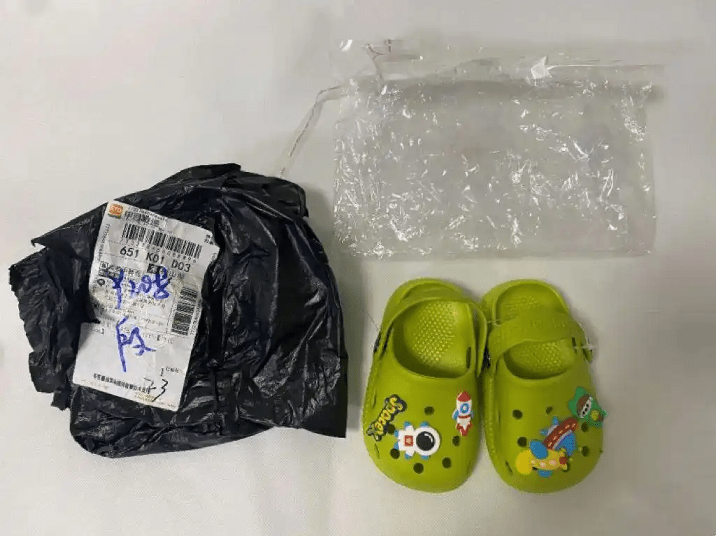 一双邻苯超标509倍的三无凉鞋。