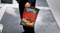 网惊呆：巴黎世家推“北京烤鸭”袋 售价曝光