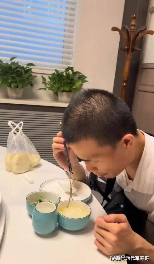 网友扒出韦神三年前牙医记录，北大回应来了