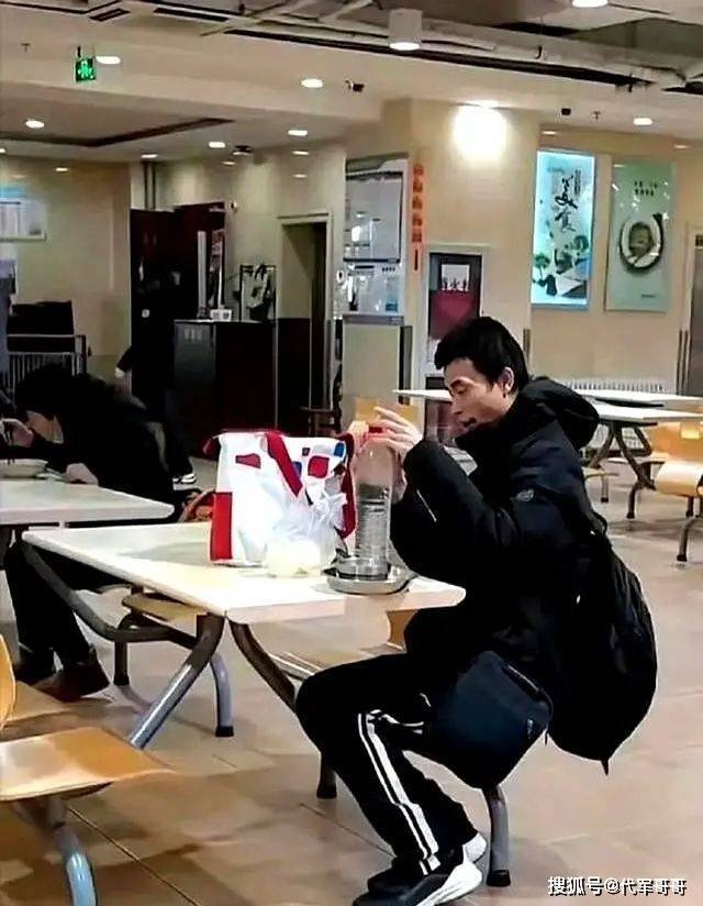 网友扒出韦神三年前牙医记录，北大回应来了