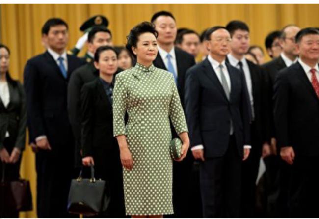 胡锦涛特别方式亮相，彭丽媛消失与“他”有关？