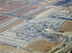 以伊关闭领空 多国航司暂停往返两国航班