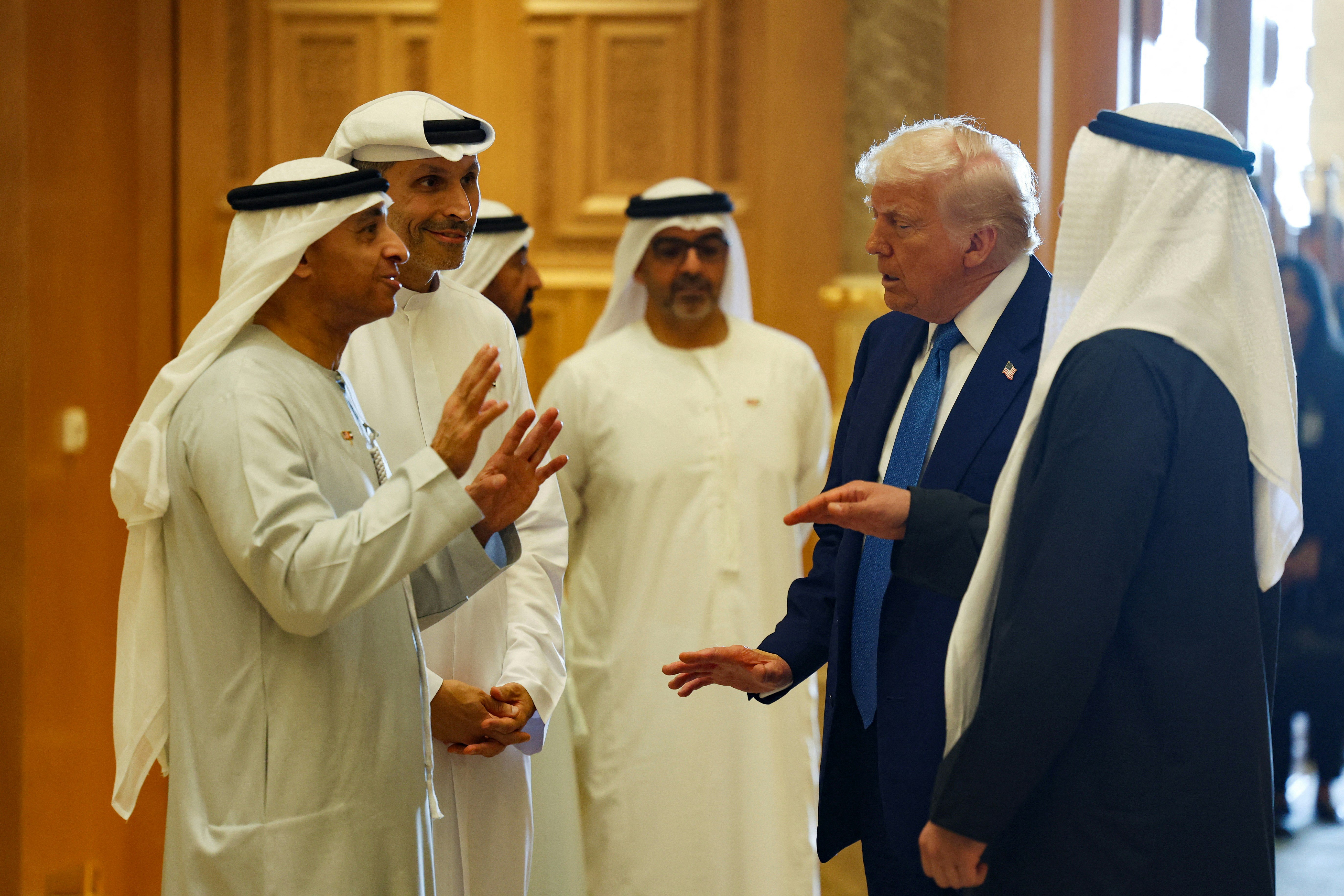 2025年5月16日，阿聯酋阿布達比，美國總統特朗普（Donald Trump）在中東行的最後一站出席一個商業論壇。（Reuters）