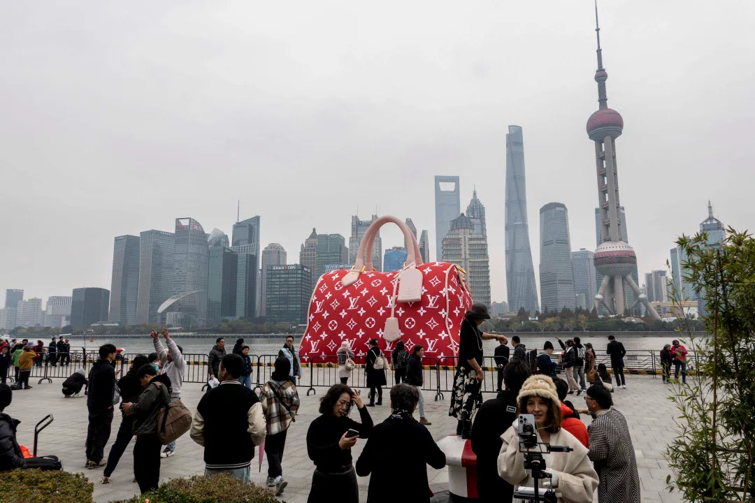 中产滑落，奢侈品在中国卖不动了？