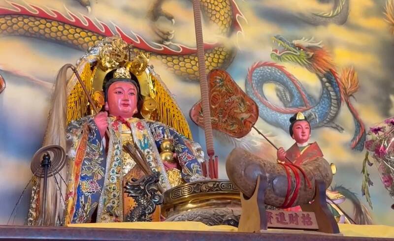 九天玄女胸前金牌不翼而飞,庙方急破头。(民众提供) 九天玄女胸前金牌不翼而飞,庙方急破头。(民众提供)