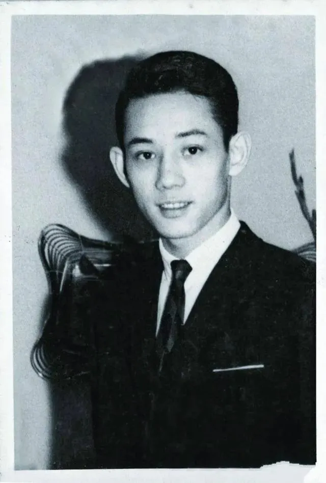 •年轻时的杨受成。
