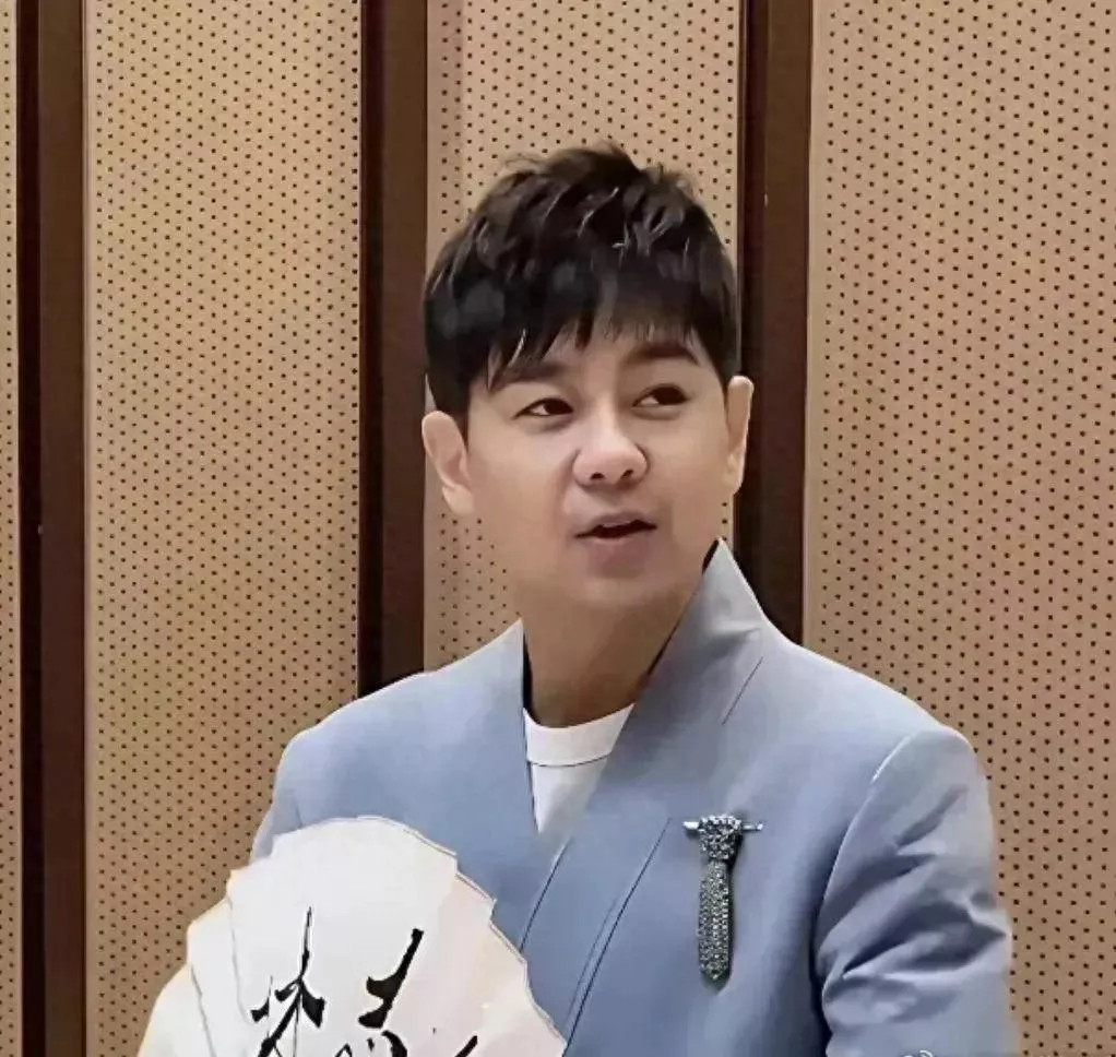 50岁林志颖现状：变化好大有点不敢认