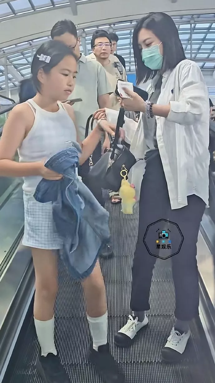 包贝尔10岁女儿身高引关注,网友:感觉突破了父母基因
