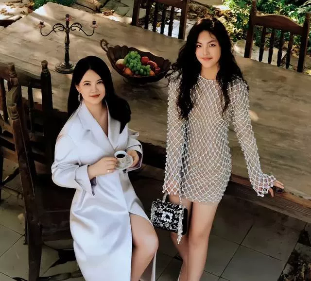 李湘爱女人设崩塌！曾被偶遇疑似到泰国求子