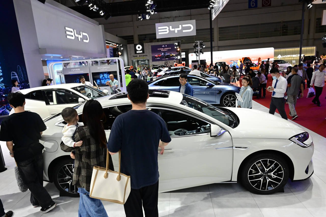 中国汽车市场产能过剩，行业面临洗牌挑战- WSJ