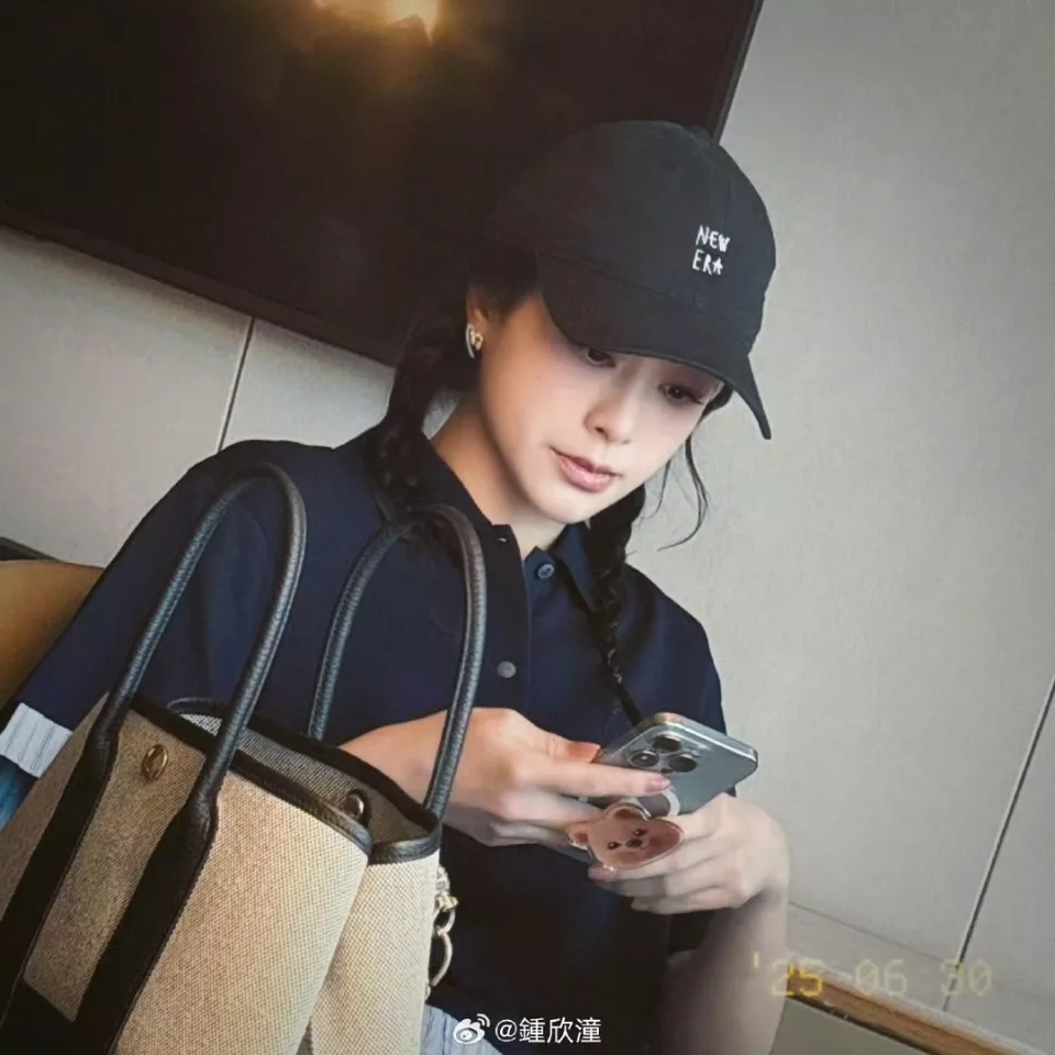 钟欣桐北京豪宅内景曝光!厨房摆有电视机,名下房产价值过亿
