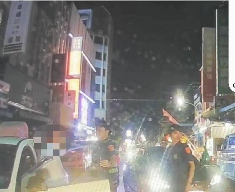 警方逮捕砸店的男子。(警方提供) 警方逮捕砸店的男子。(警方提供)
