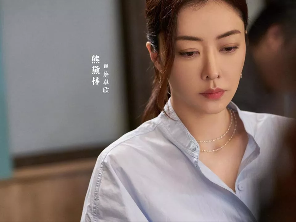 原来郭富城没说谎,44岁丑闻缠身的熊黛林已走上上坡路
