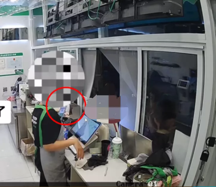 奶茶店店员疑用自己收款码收款被开除，老板称早有察觉