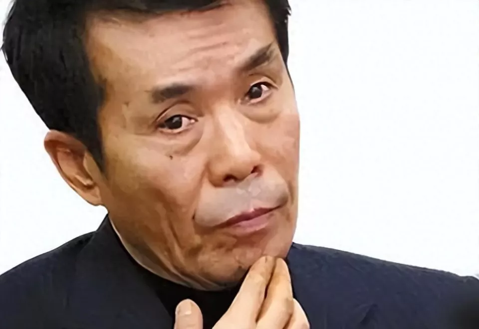 何庆魁被儿子直播“背刺”：他嫖不动了，每个月给1万