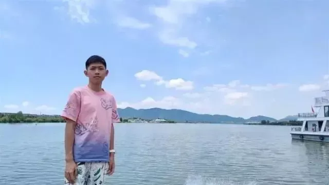 胡一啸照片（图片由其父亲提供）
