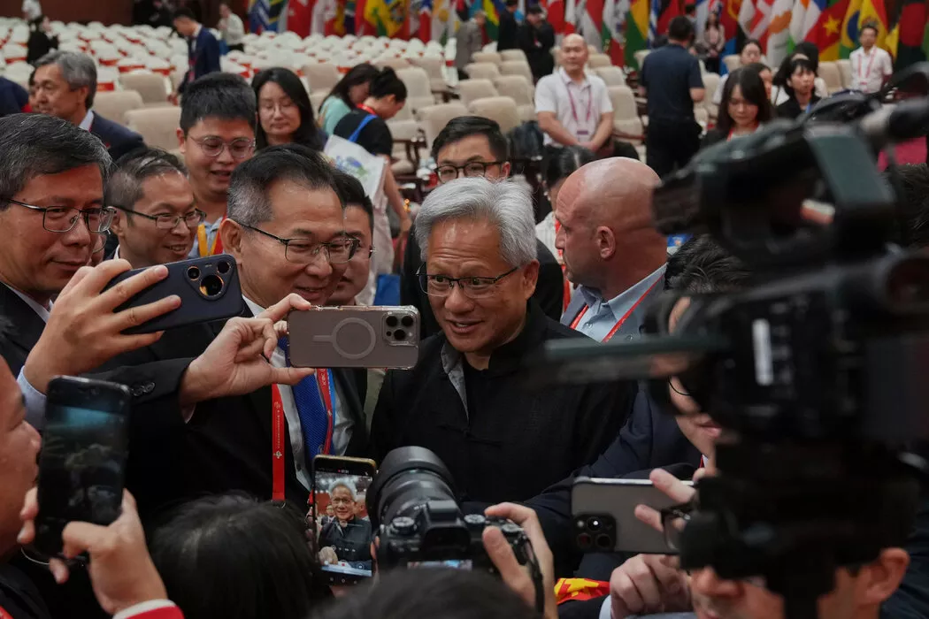 黄仁勋访华:在中美之间谨慎寻求平衡