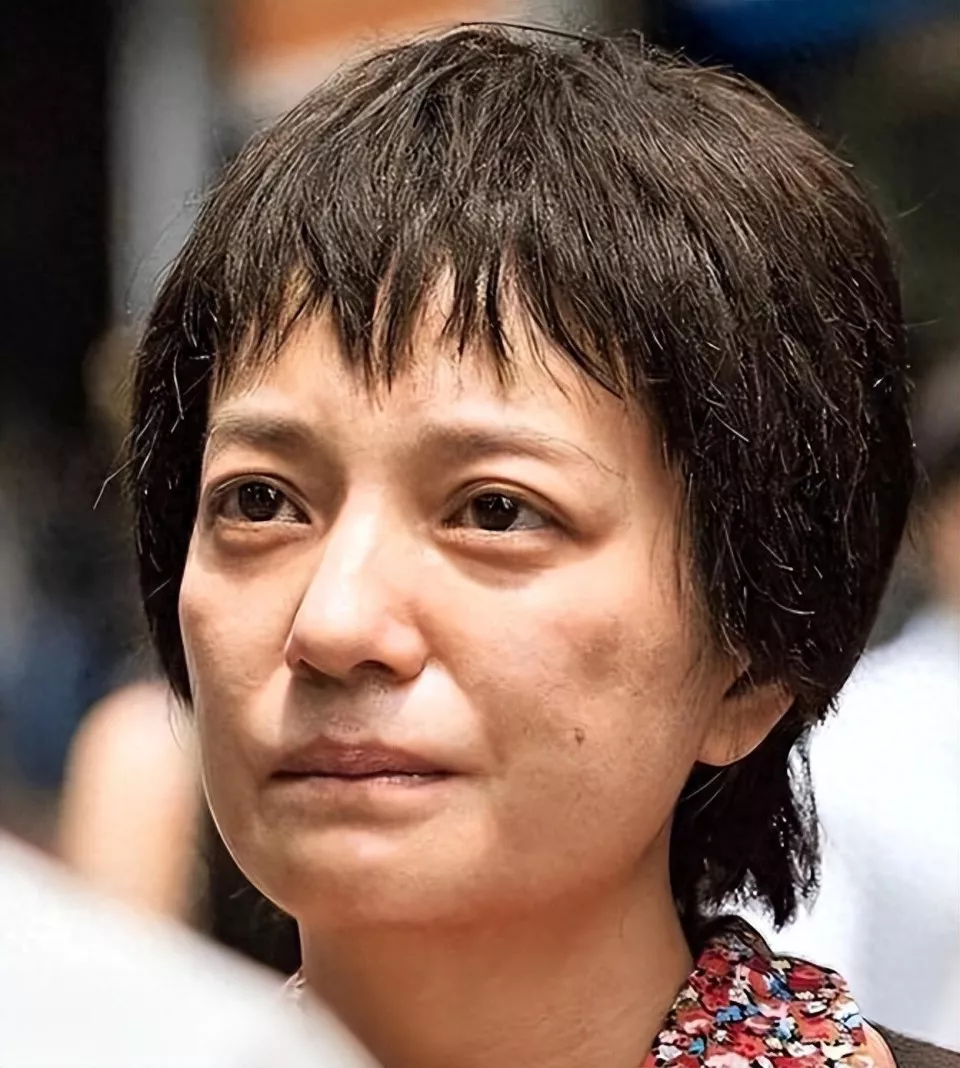 拔出萝卜带出泥！49岁赵薇近况被曝