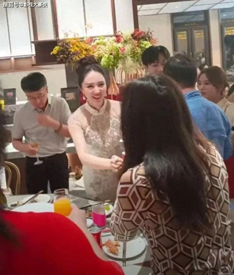 董璇张维伊庭院婚宴曝光！小酒窝黏紧新爸爸比耶