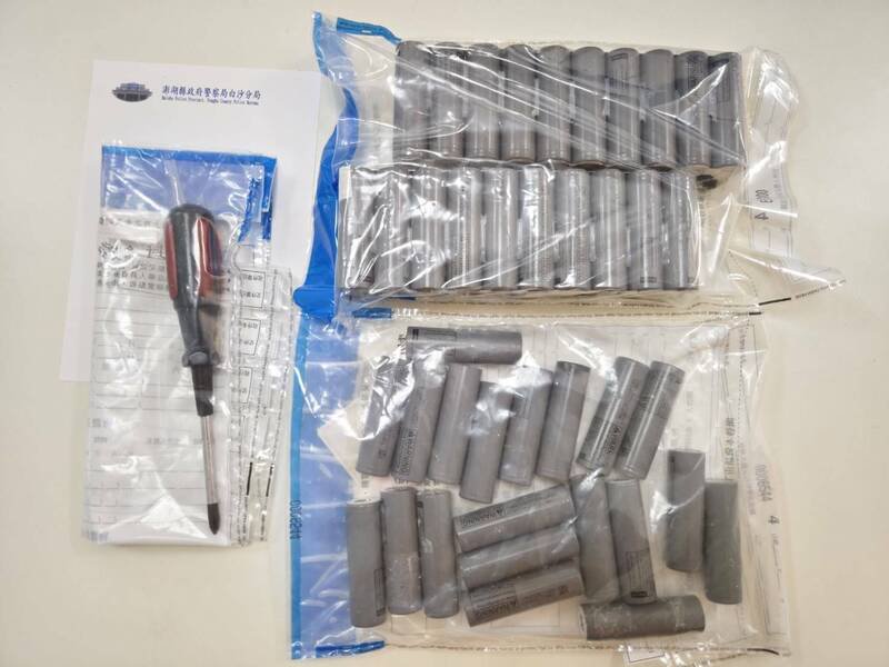 白沙警分局宣布破案,找回失窃太阳能电池。(白沙警分局提供) 白沙警分局宣布破案,找回失窃太阳能电池。(白沙警分局提供)