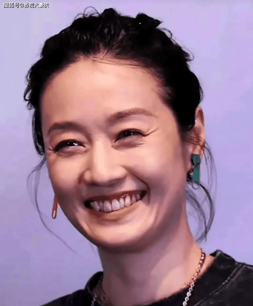 烟瘾难戒！马伊琍看着憔悴了不少 网友：平时抽烟过多的原因