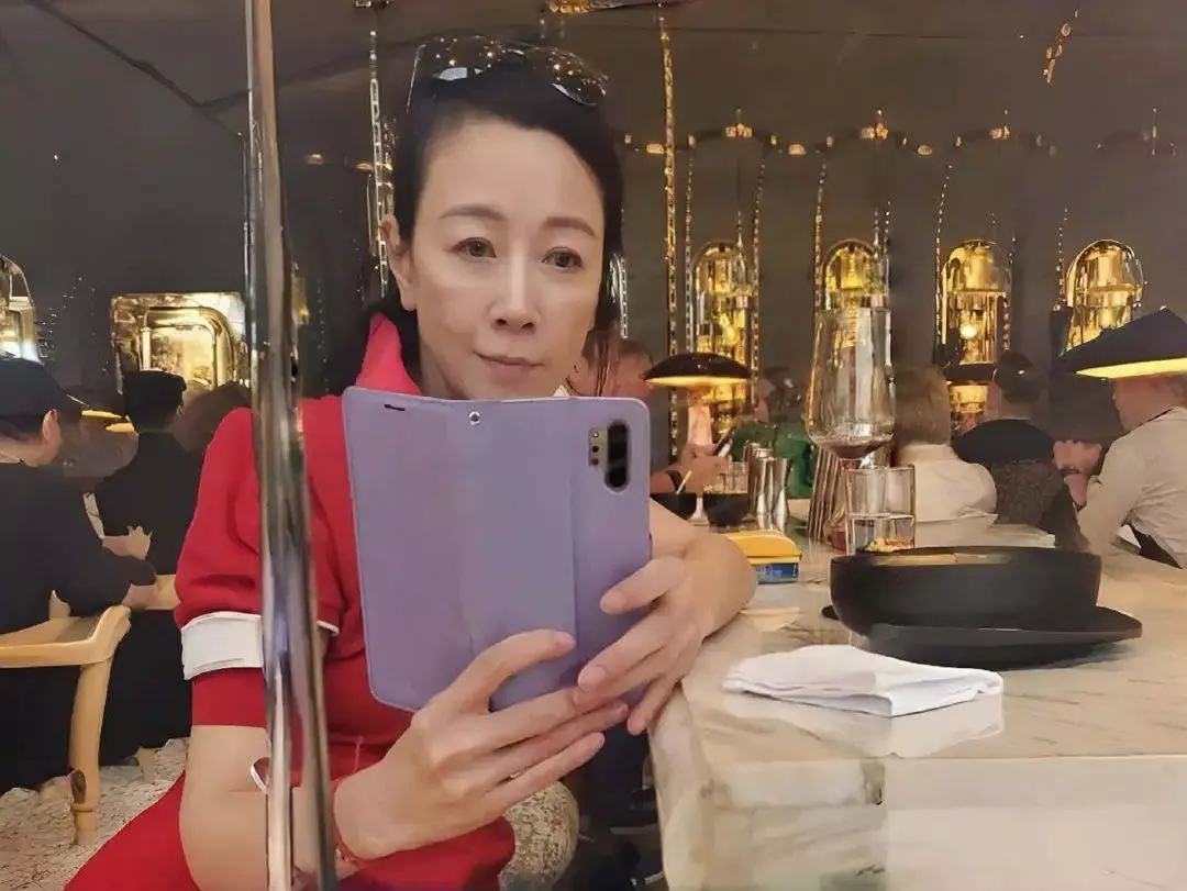 香港知名女星自曝像癌症末期病人，身材消瘦双颊凹陷
