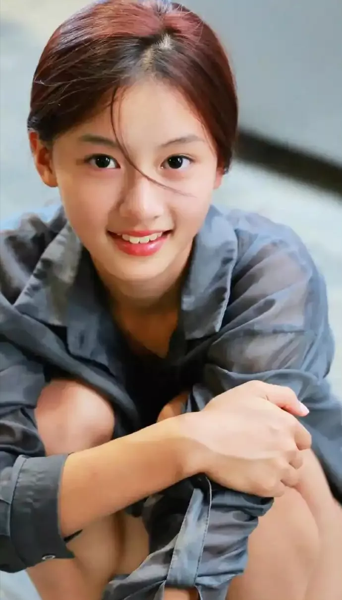 少女撞脸张柏芝走红，商演2小时疑赚8000元