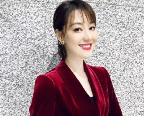 讨好大佬,陪睡上位,遭央视"开除",她身上的标签哪个才是真的