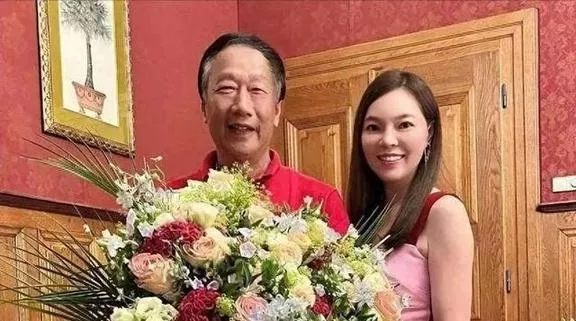 挤走刘嘉玲和林志玲，6年连生3胎稳坐正宫