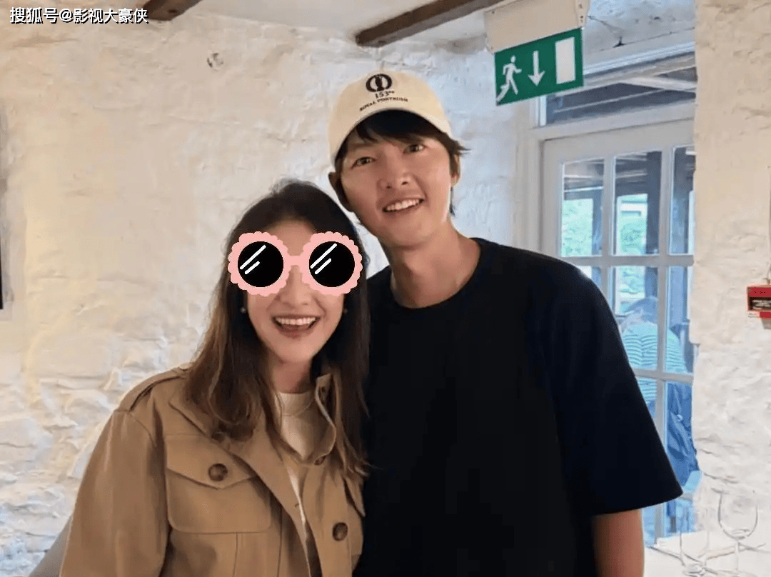 北爱尔兰偶遇宋仲基,40岁素颜似路人,网友看起来比他更像明星