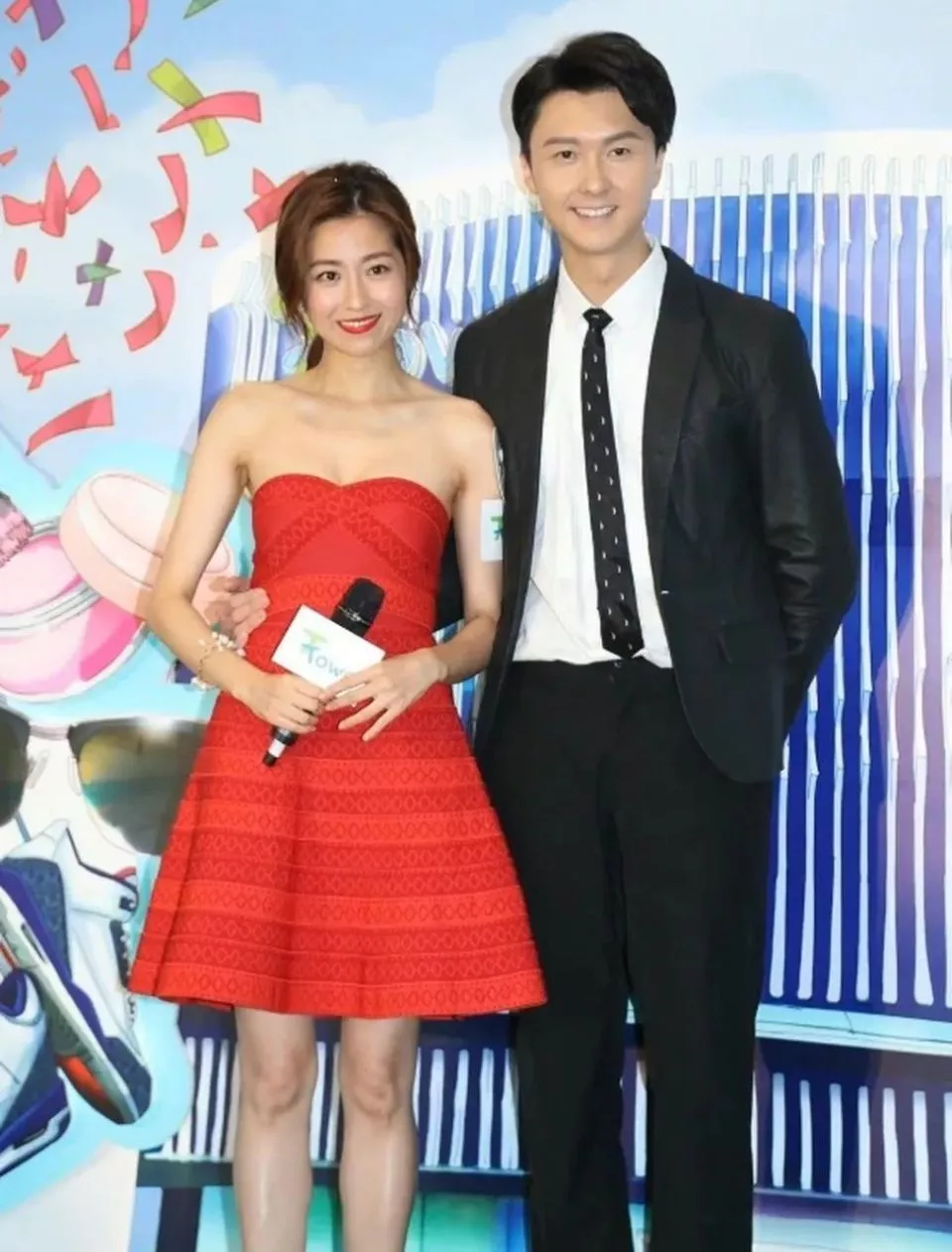 男方被爆出轨，女方当众黑脸，结果他俩没离婚？