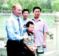 俄官媒寻人  找到25年前与普京合影的中国男孩