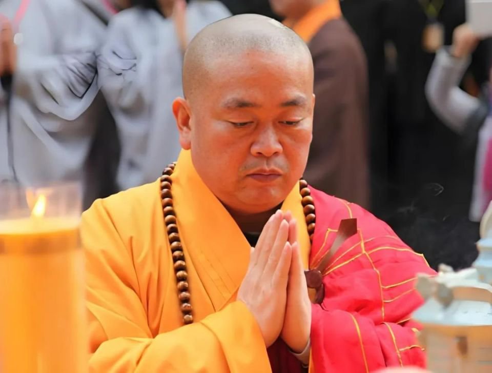 圈内人谈释永信:袈裟16万,给女星开光,阻止少林足球内地上映