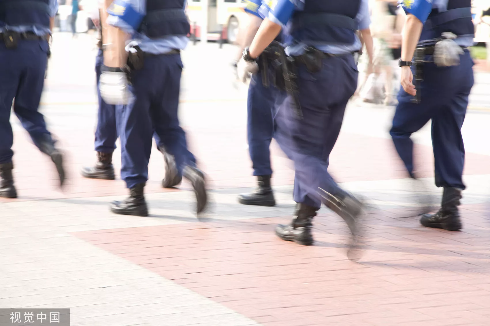 23岁樱花妹“当警察面前”砍死83岁男邻居!