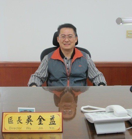 新竹市议员张祖琰今上午在质询时指出,香山区长吴金益未经市府同意,从去年9月开始翘班,到清大上博士班课程,估计不假外出多达10几次。(图撷自香山区公所网站) 新竹市议员张祖琰今上午在质询时指出,香山区长吴金益未经市府同意,从去年9月开始翘班,到清大上博士班课程,估计不假外出多达10几次。(图撷自香山区公所网站)