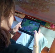 沉迷《传说对决》被限制手游时间 13岁少女受战友邀约竟逃家