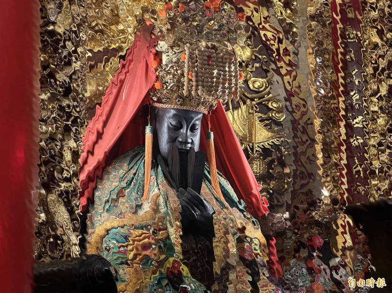 王男假藉关圣帝君附身,摸女信众大腿及胸部,因罪证不足,判无罪。(示意图,资料照) 王男假藉关圣帝君附身,摸女信众大腿及胸部,因罪证不足,判无罪。(示意图,资料照)